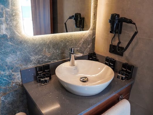 Oda banyo detayı